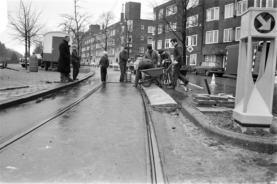 Proef met vrije trambaan d.m.v. zand van 60 cm breed op Churchilllaan, Amsterdam, Bestanddeelnr 924-2118