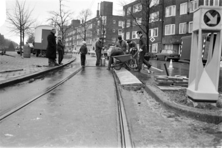 Proef met vrije trambaan d.m.v. zand van 60 cm breed op Churchilllaan, Amsterdam, Bestanddeelnr 924-2118