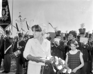 Prinses Margriet te Maastricht, BLO-school Jan Baptist geopend. De prinses krijg, Bestanddeelnr 918-2773