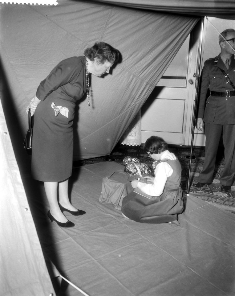 Prinses Marijke (in tent) gesch. Kon. Landm, Bestanddeelnr 910-1630