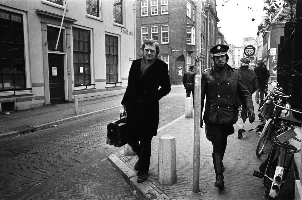 Proces tegen RAF-lid Kurt Folkerts in Utrecht verdedig Bakkers Schut bij aankom, Bestanddeelnr 929-4711