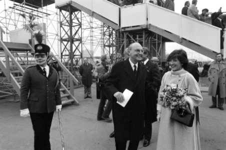 Prinses Margriet verricht doop en tewaterlating van de ZEELANDIA in Krimpen aa, Bestanddeelnr 930-7266