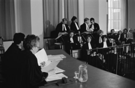 Proces tegen 4 advocaten Advocaten collectief Noord (A'dam) omdat zij op raam , Bestanddeelnr 931-1721