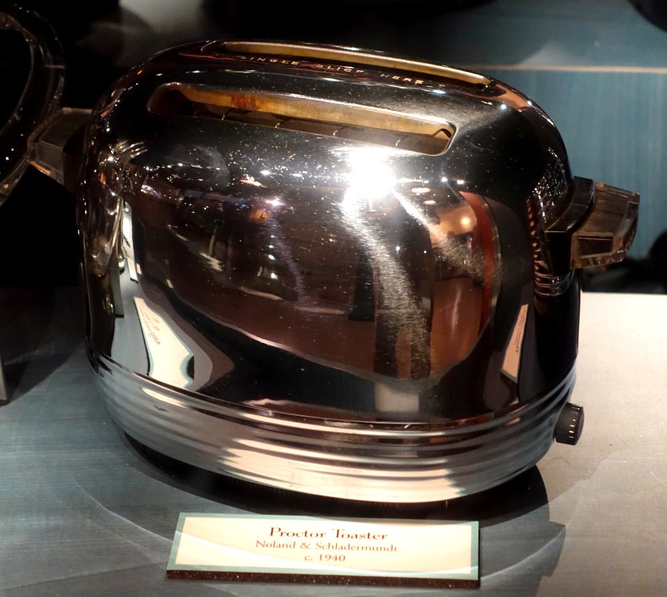 Proctor Toaster, c. 1940, Noland & Schladermundt - Museum of Science and Industry (Chicago) - DSC06905