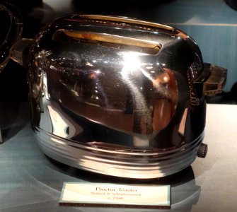 Proctor Toaster, c. 1940, Noland & Schladermundt - Museum of Science and Industry (Chicago) - DSC06905