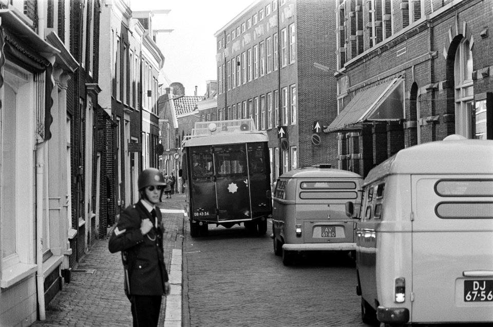 Proces tegen Palestijnse vliegtuigkapers begonnen in Haarlem autos met de kapers, Bestanddeelnr 927-2237