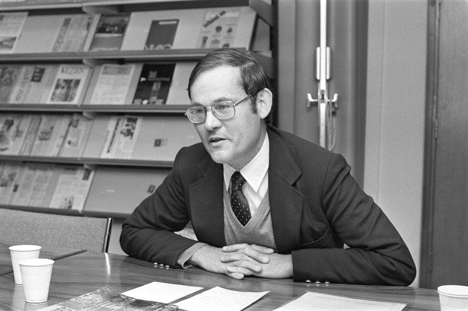Prof. Dietrich Schroeer (Amerikaan) geeft gastcolleges over nucleaire bewapening, Bestanddeelnr 933-0915
