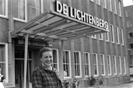 Prinses Margriet verlaat het Lichtenberg ziekenhuis na haar werk, Bestanddeelnr 920-1592