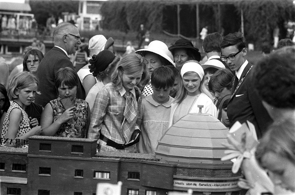 Prinses Marie Astrid van Luxemburg opende Benelux-tentoonstelling te Madurodam. , Bestanddeelnr 921-4333