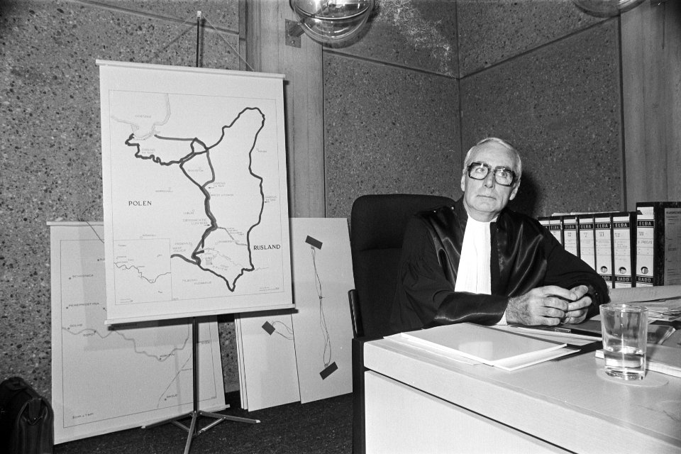 Proces tegen Menten in Amsterdam begonnen Officier van Justitie , Habermehl met, Bestanddeelnr 929-1679