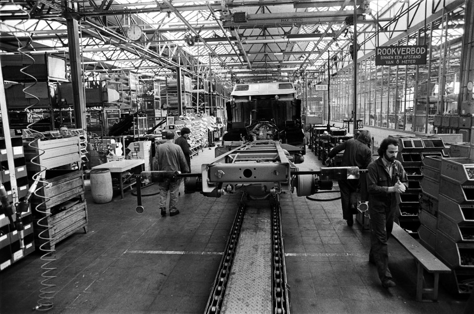 Produktie bij DAF-trucks Eindhoven stil in verband met staking in Belgie werkne, Bestanddeelnr 929-6154