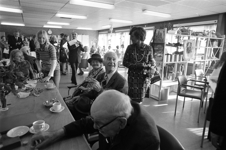Prinses Margriet opent verpleegtehuis Zuyder Weert in Heerhugowaard Margriet , Bestanddeelnr 927-4356