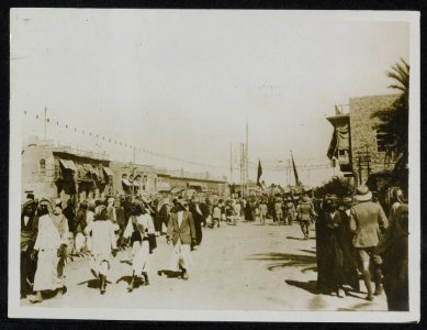 Procession in streets of Basra., Bestanddeelnr 158-1572