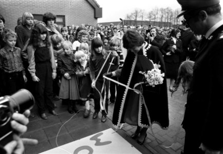 Prinses Margriet verricht de openingshandeling, Bestanddeelnr 930-5812