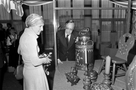 Prinses Margriet woont in Den Haag symposium bij van Rheumabestrijding bekijkt , Bestanddeelnr 928-8424