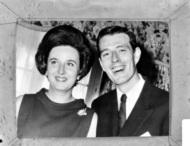 Prinses Maria del Pilar de Borbon en aanstaande echtgeno Luis Gomez Acebe, Bestanddeelnr 919-9467
