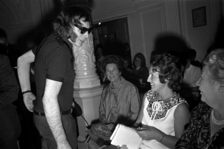 Prinses Margriet woont modeshow van Max Heymans bij Amsterdam, (l) Heymans, (r) , Bestanddeelnr 924-9718