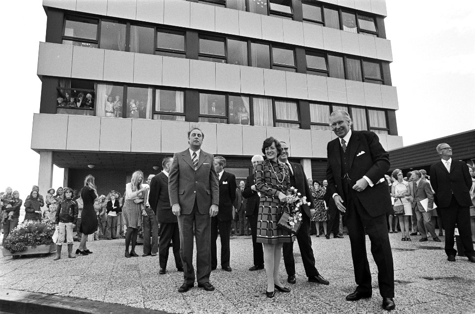 Prinses Margriet opent verpleegtehuis Zuyder Weert in Heerhugowaard Prins Mar, Bestanddeelnr 927-4359