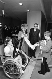 Prinses Margriet opent revalidatiecentrum Brabantpark Mytylschool in Breda Pr, Bestanddeelnr 924-1979