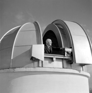 Professor Luigi Carmera in het Observatorium, Bestanddeelnr 191-1362