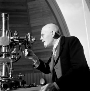 Professor Luigi Carmera in het Observatorium, Bestanddeelnr 191-1363