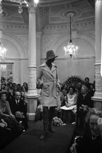 Prinses Margriet woont modeshow van Max Heymans bij Amsterdam, Bestanddeelnr 924-9720 photo