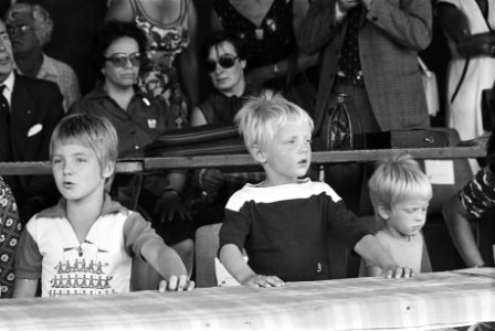 Prinses Margriet opent Wereldkampioenschappen Vierspanne bij Het Loo v.l.n.r. , Bestanddeelnr 928-7467