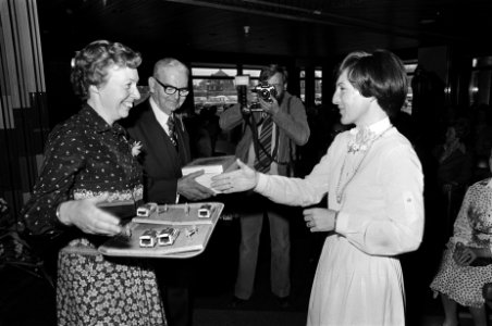 Prinses Margriet opent verpleegtehuis De Rustenburg Bergschehoek Prinses Marg, Bestanddeelnr 929-7101
