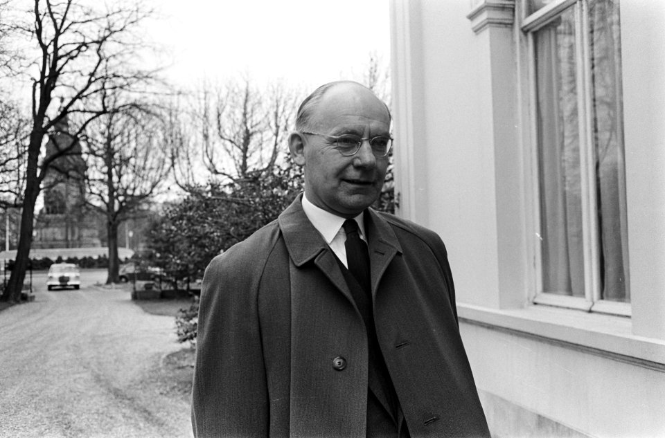 Prof. dr. A. Vondeling (PvdA), wordt minister van Financien, Bestanddeelnr 917-6414