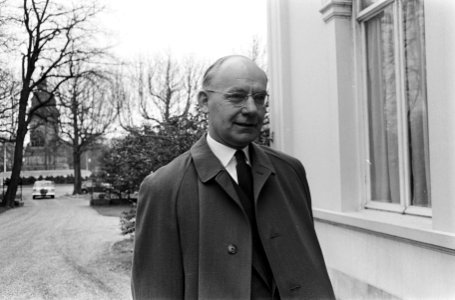 Prof. dr. A. Vondeling (PvdA), wordt minister van Financien, Bestanddeelnr 917-6414