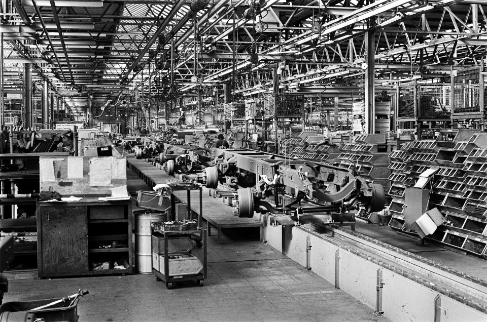 Produktie bij DAF-trucks Eindhoven stil in verband met staking in Belgie banden, Bestanddeelnr 929-6151