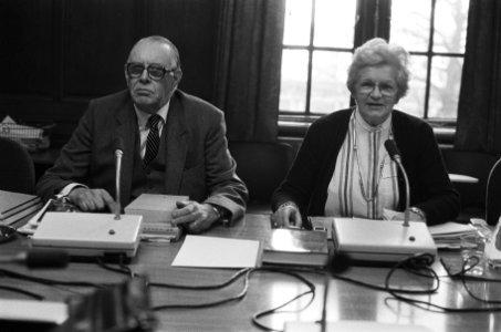 Professor Bastiaans (l) en mevr. Cornelissen, Bestanddeelnr 933-5456