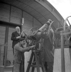 Professor Luigo Carmera in het Observatorium, Bestanddeelnr 191-1357