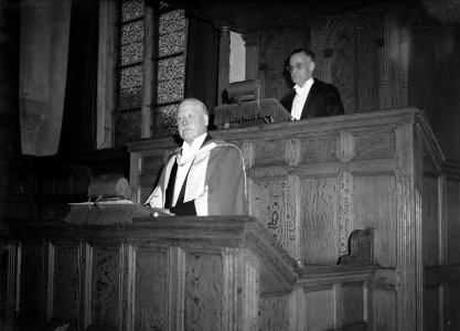 Professor Hoeking ontvangt ere-doctoraat, Bestanddeelnr 902-8000