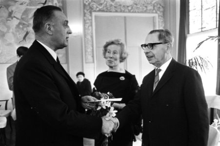 Professor Baschwitz 80 jaar (oudhoogleraar Perswetenschap), prof. dr. M. Rooy bo, Bestanddeelnr 918-8027