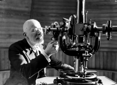 Professor Luigio Carmera in het Observatorium, Bestanddeelnr 191-1392
