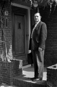 Professor dr Z J M Beel ontving fractievoorzitters te Wassenaar Aankomst Be, Bestanddeelnr 915-3318
