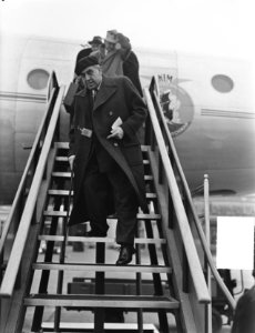 Professor Ernst Reuter Burgemeester van Berlijn op Schiphol, Bestanddeelnr 904-4673
