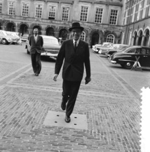 Professor de Quay ontvangt kandidaten voor ministerfuncties. Mr. A.C.W. Beerman, Bestanddeelnr 910-2987