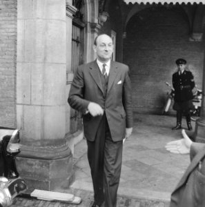 Professor de Quay ontvangt kandidaten voor ministerfuncties. Mr. E.H. Toxopeus(V, Bestanddeelnr 910-2993