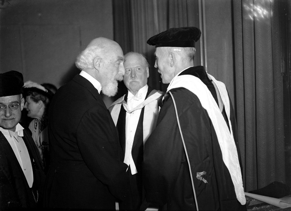 Professor Hoeking ontvangt ere-doctoraat @, Bestanddeelnr 902-7997