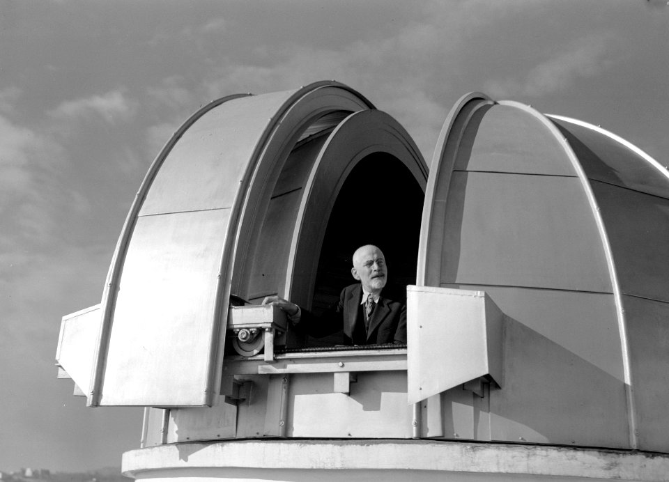 Professor Luigio Carmera in het Observatorium, Bestanddeelnr 191-1391
