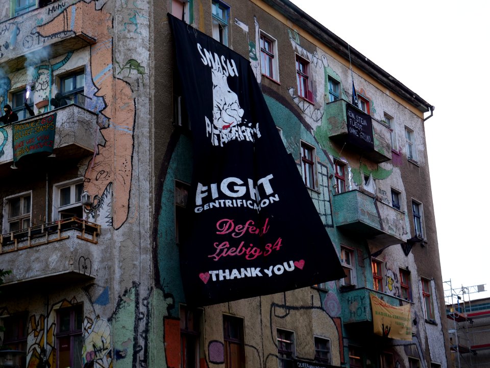 Protest at houses next to the revolutionary 1st may demonstration Berlin 2019 32