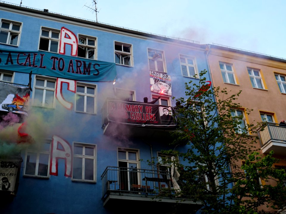 Protest at houses next to the revolutionary 1st may demonstration Berlin 2019 16