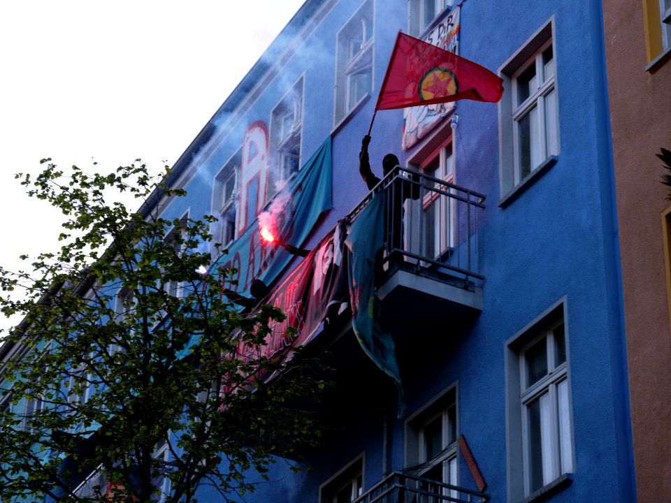 Protest at houses next to the revolutionary 1st may demonstration Berlin 2019 13