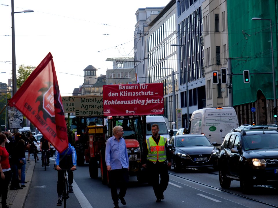 Protest at "Coal Commission" meeting 01