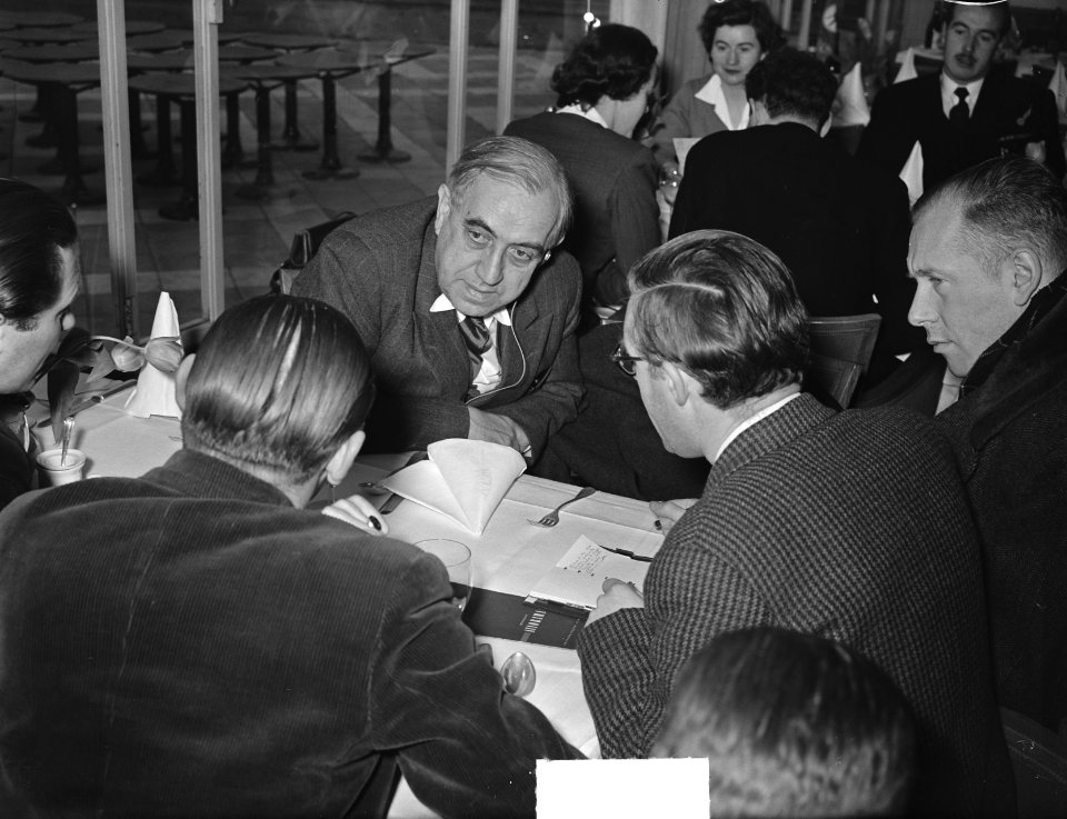 Professor Ernst Reuter Burgemeester van Berlijn op Schiphol, Bestanddeelnr 904-4672