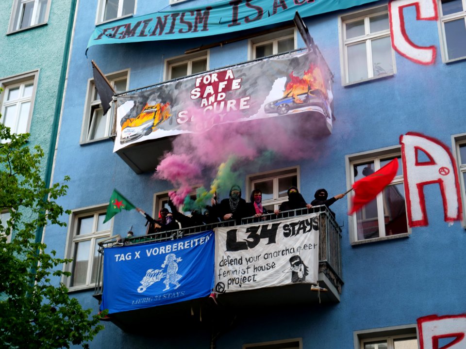 Protest at houses next to the revolutionary 1st may demonstration Berlin 2019 15