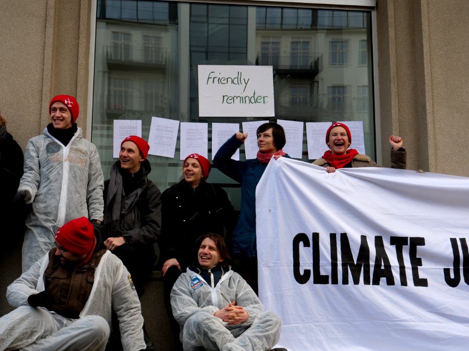 Protest action with the paris agreement at the BUND office Berlin 19