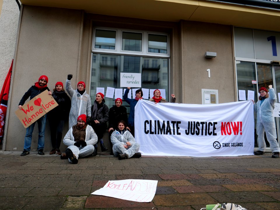 Protest action with the paris agreement at the BUND office Berlin 18